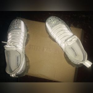 Steve Madden women's Maxima sneaker, white multi rhinestone. Size 7